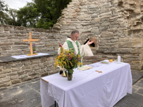 Belebtes Kloster: Heilige Messe im Kloster Memleben