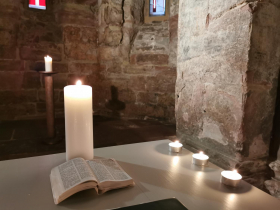 Belebtes Kloster - Gottesdienst im Kloster Memleben