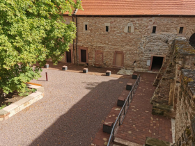 Belebtes Kloster: 12.30 Uhr Gemeinsames Klostermahl nach benediktinischem Vorbild